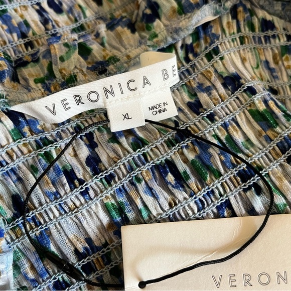 VERONICA BEARD
Averie Printed Smocked Cropped Tank Top - Picture 6 of 9